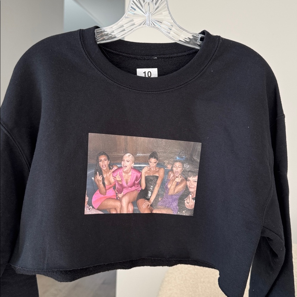 Miss Guided Kardashian’s Black Graphic Cropped Sweater